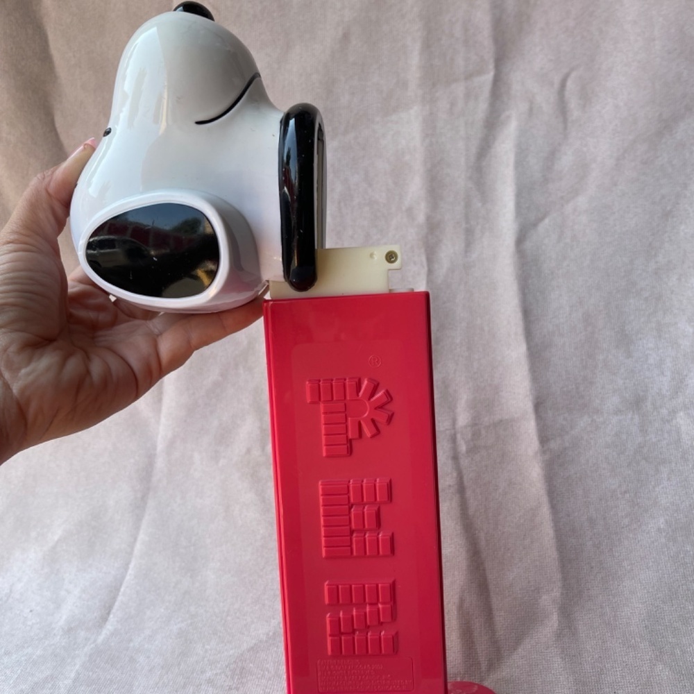 Snoopy jumbo PEZ dispenser with music - Picture 7 of 9